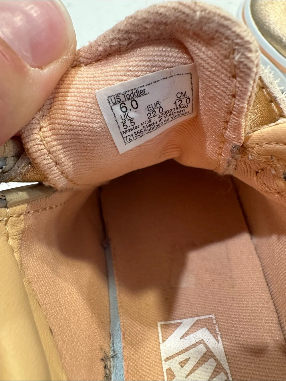 Vans ward metallic